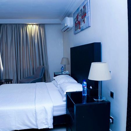 Summerset Continental Hotel Gana Mobushipe Dış mekan fotoğraf
