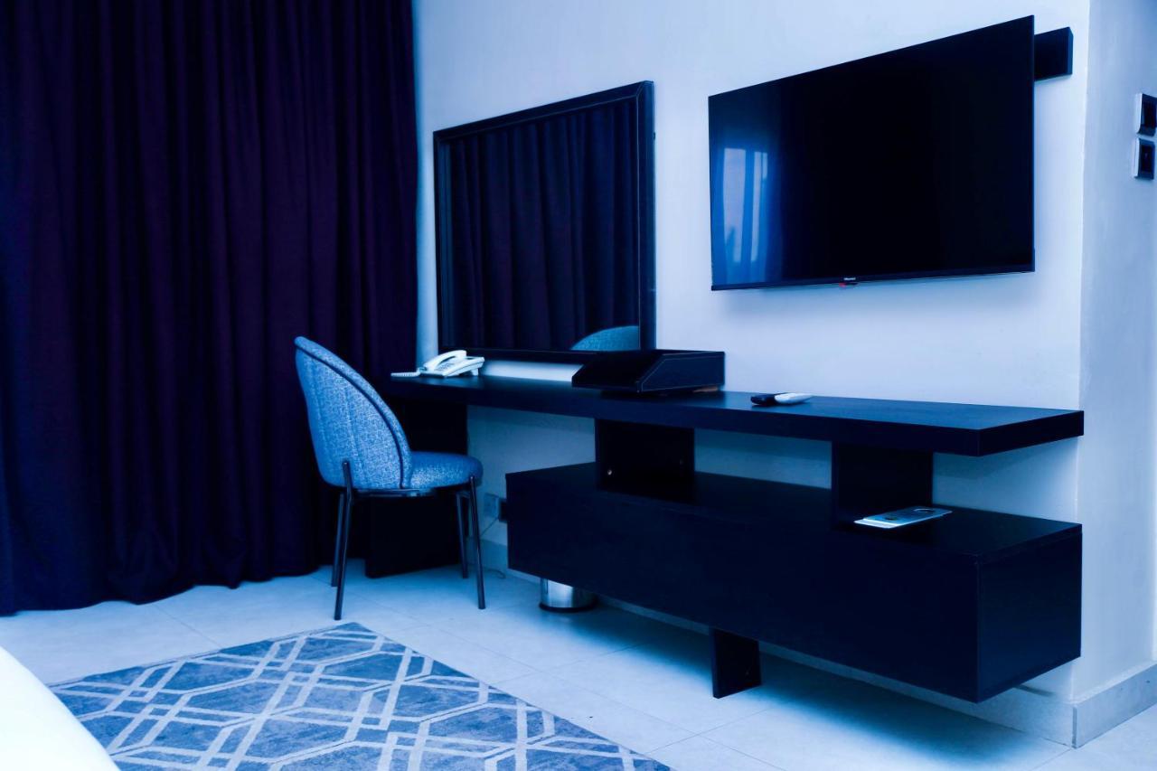 Summerset Continental Hotel Gana Mobushipe Dış mekan fotoğraf
