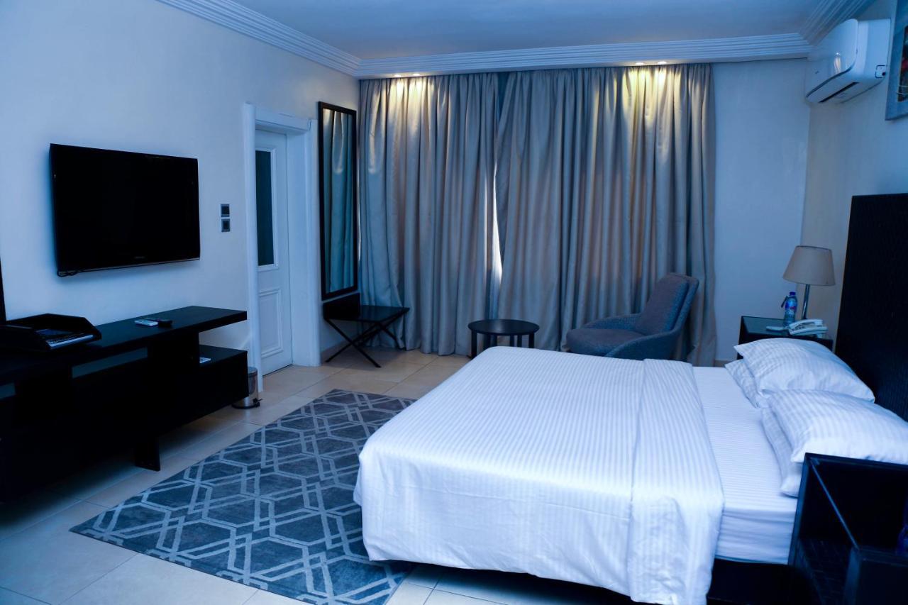 Summerset Continental Hotel Gana Mobushipe Dış mekan fotoğraf